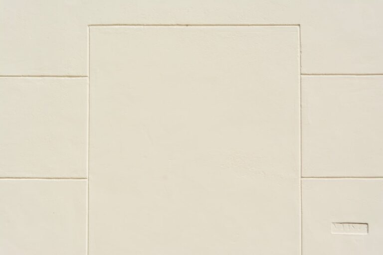 Hoe zorgen houten panelen voor stilte en sfeer in huis